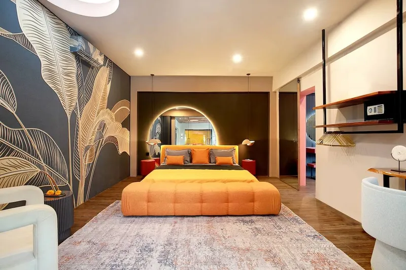 Master bedroom with en suite bathroom, and strong air conditioning.